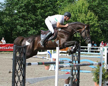 Phlox und Hans Günter Klein gewinnen M-Springen m.St. auf dem Turnier des Reit- u. Fahrvereins Bliesen am 13.06.2015 Foto: Klaus der Hobbyfotograf